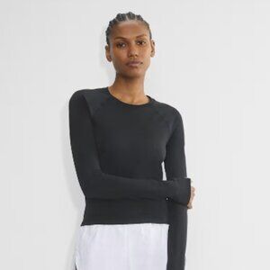 Aritzia  BODYLITE™ FUEL longsleeve workout top Size Medium